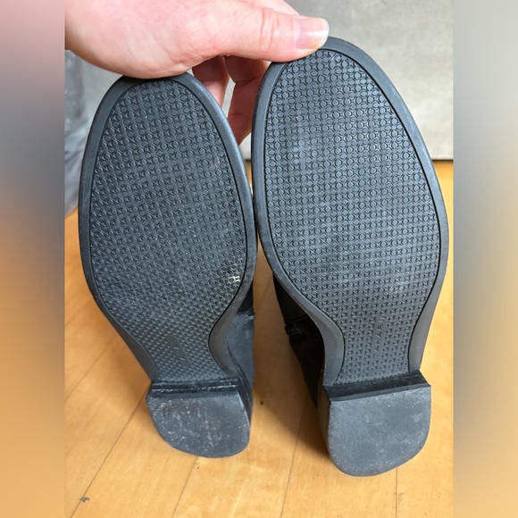 Tahari black leather boots (size 9.5) - Picture 6 of 7